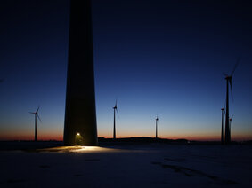 Repoweringprojekt Ahlerstedt-Wohnste, Niedresachsen, Landkreis Stade.
Enercon E 40 wird gegen 23 Enercon E 82 getauscht. größtes Repoweringprojet Deutschlands 2o12. Demontage, Abbau. Errichtung der neuen Turbinen parallel. 