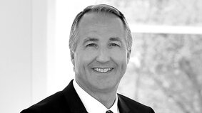 Oliver P. Kuhrt, GeschÃ¤ftsfÃ¼hrer der Messe Essen GmbH.
---
2018/Essen/Germany
Foto:Frank LÃ¼bke/Â©MESSE ESSEN GmbH
---
ZulÃ¤ssige Nutzung:  Der Nutzer erhÃ¤lt an dem Bild ein einfaches Nutzungsrecht, ausschlieÃŸlich fÃ¼r eine redaktionelle, journalistische Berichterstattung â€“ in Online- und Printmedien, Film und TV Ã¼ber die MESSE ESSEN, eine Veranstaltung der MESSE ESSEN oder eine auf dem MessegelÃ¤nde der MESSE ESSEN stattfindenden Veranstaltung. Die Nutzung des Bildmaterials ist fÃ¼r die berichtenden Medien mit Urhebervermerk und Beleg ist honorarfrei gestattet. Der Nutzer verpflichtet sich dazu, die dem Bild zugeordneten Informationen, insbesondere Bildbeschreibung und Fotograf, bei der Nutzung in korrekter Weise zu verwenden und zu verÃ¶ffentlichen. Jede andere Nutzung bedarf der Zustimmung durch die Messe Essen GmbH. Die Messe Essen haftet nicht fÃ¼r Verletzung von Rechten abgebildeter Personen und/oder Objekten. Es werden durch die Messe Essen keine PersÃ¶nlichkeits-, Eigentums-, Kunst-, Marken- oder Ã¤hnliche Rechte eingerÃ¤umt, die Einholung der o.g. Rechte obliegt allein dem Nutzer. Der Verkauf und die Weitergabe der Bilddatei an Dritte sowie das nicht-autorisierte Kopieren oder sonstige VervielfÃ¤ltigen dieser Bilddatei auf alle Arten von DatentrÃ¤gern ist nicht gestattet. 
---
Permissible use: The user will be granted free of charge a simple use right to the picture exclusively for editorial, journalistic reporting about MESSE ESSEN, an event of MESSE ESSEN or an event taking place on the fair site of MESSE ESSEN in online and print media, in films and on TV. For the reporting media, the use of the picture material with a copyright notice and a specimen copy will be allowed free of charge. The user undertakes to utilise and publish the information assigned to the picture, particularly caption and photographer, in a correct way when using it. Any other use will require the consent of Messe Essen GmbH. Messe Essen will not be liable for the infringemen