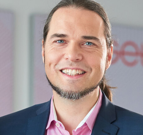 1 Antwort bitte: Lars Quiring, Get AG