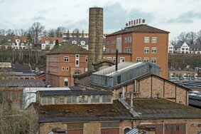 Bild: Altes Verwaltungsgebäudes und Kesselhaus des Pfaff-Werkes in Kaiserslautern. Im Kesselhaus ist das Reallabor-Zentrum geplant und am alten Verwaltungsgebäude soll innovative Solarnutzung umgesetzt werden. Bild: Stadt Kaiserslautern 